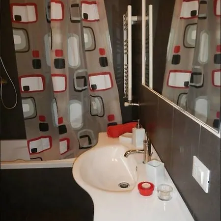 Hostel Jonathan House *