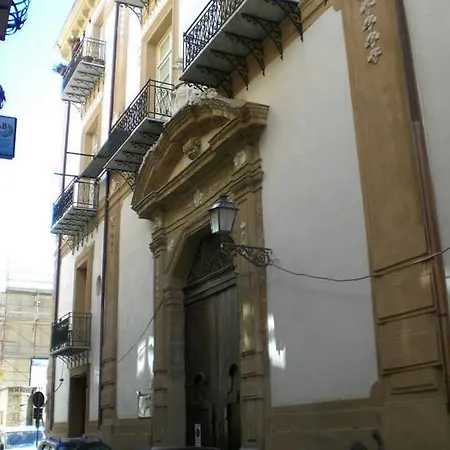 Jonathan House Hostel *