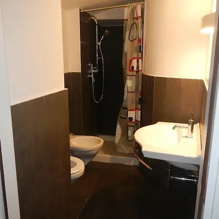 Hostel Jonathan House *